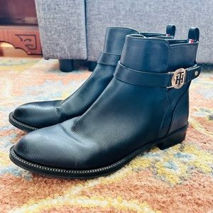 Women’s Tommy Hilfiger Boots size 8